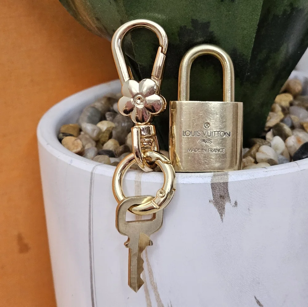 Louis Vuitton Gold Key with Lock - Picture 6 of 8